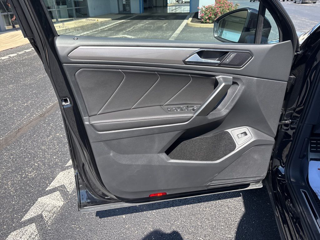 2024 Volkswagen Tiguan SE R-Line Black photo 24