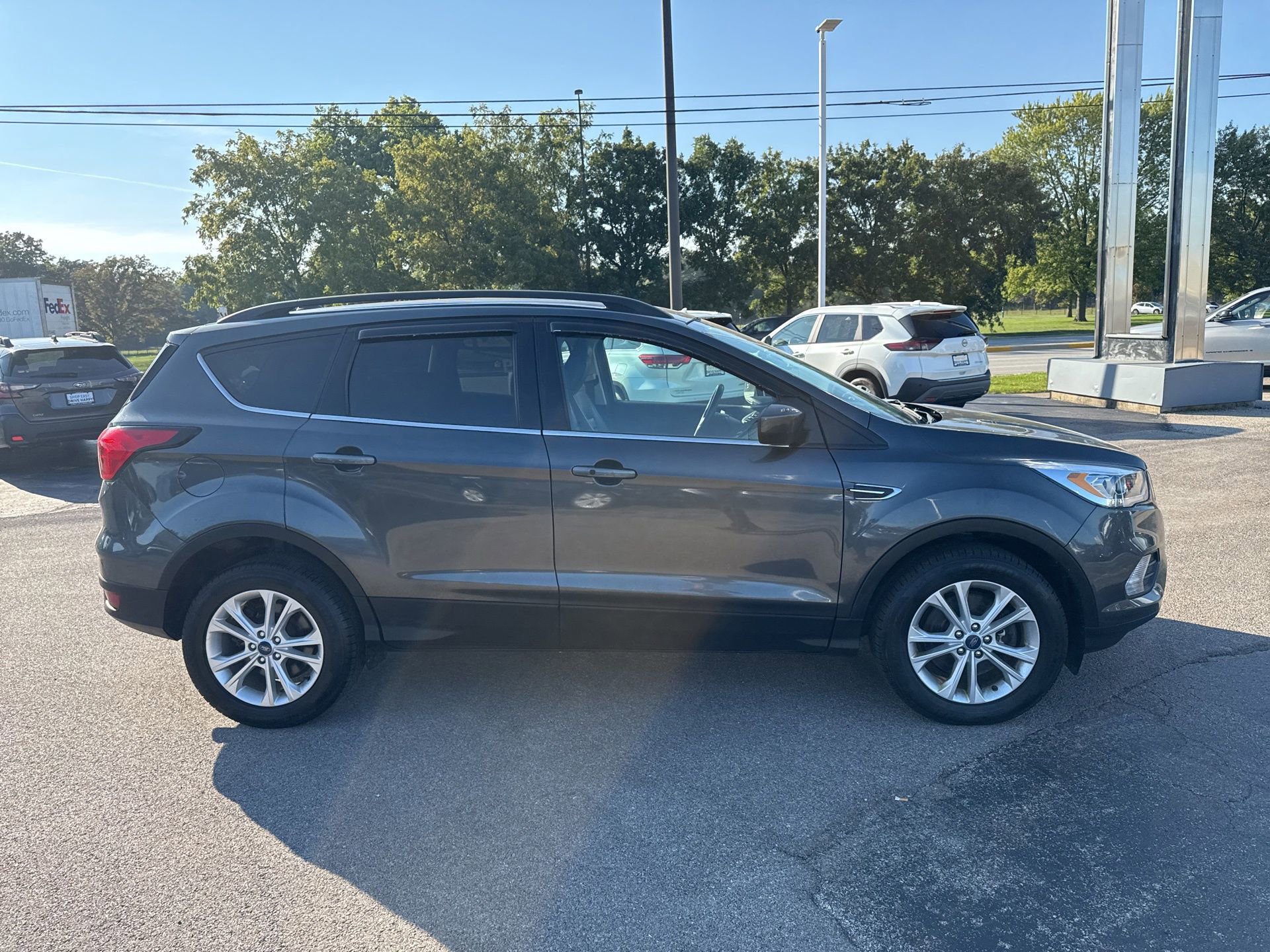 2019 Ford Escape SEL photo 3