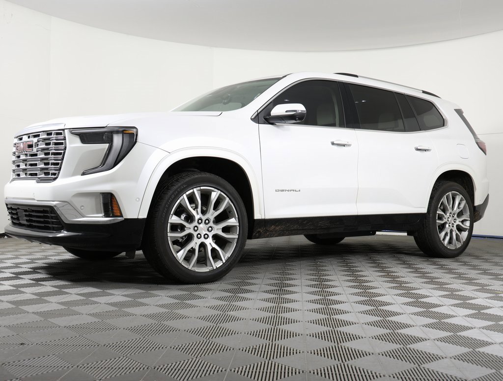 2024 GMC Acadia Denali's photo