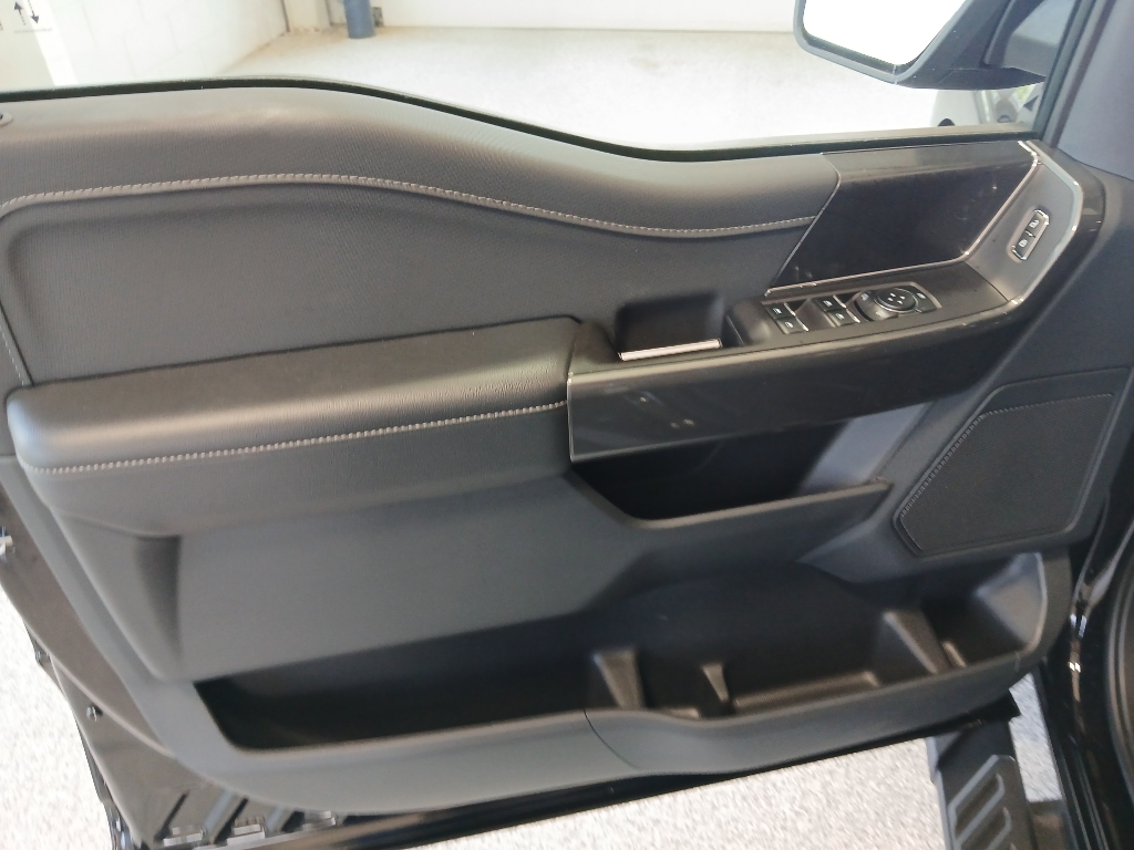 2023 Ford F-150 XLT photo 11