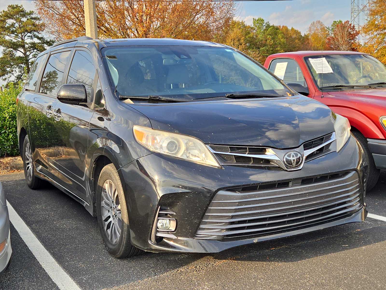 2019 Toyota Sienna XLE's photo