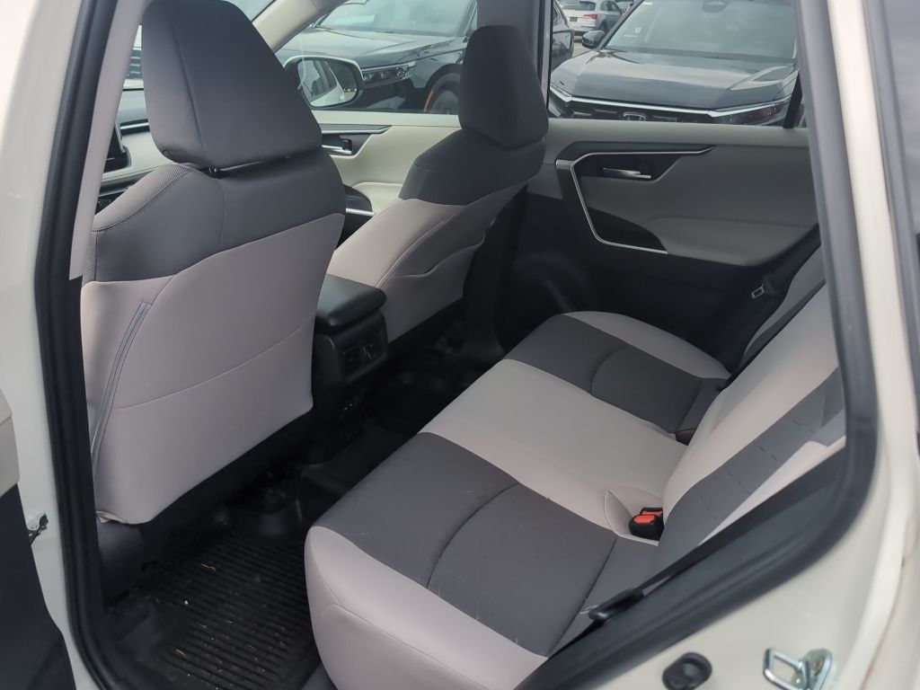 2023 Toyota RAV4 XLE photo 10