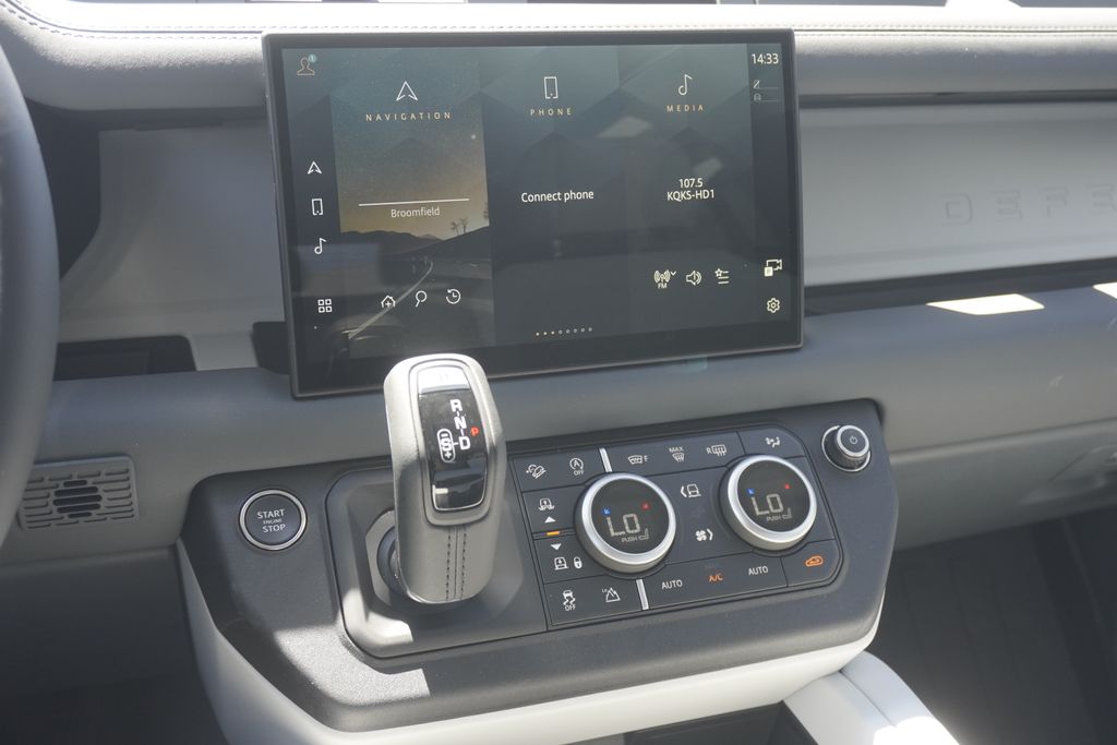 2025 Land Rover Defender 90 X-Dynamic SE photo 14