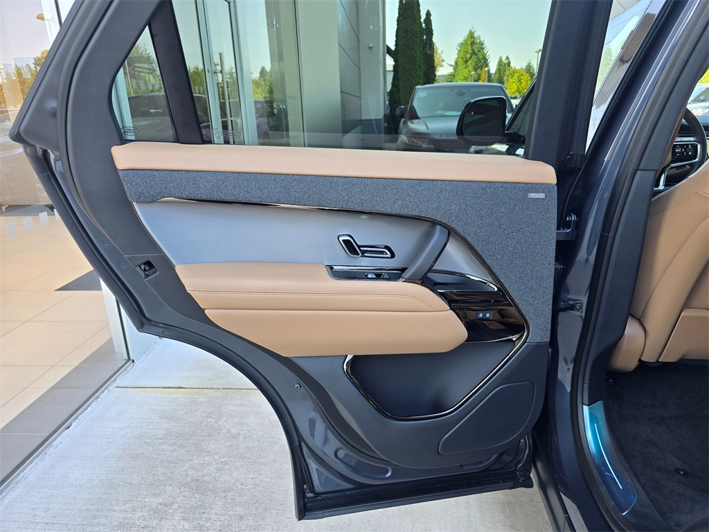 2025 Land Rover Range Rover Sport SE photo 22