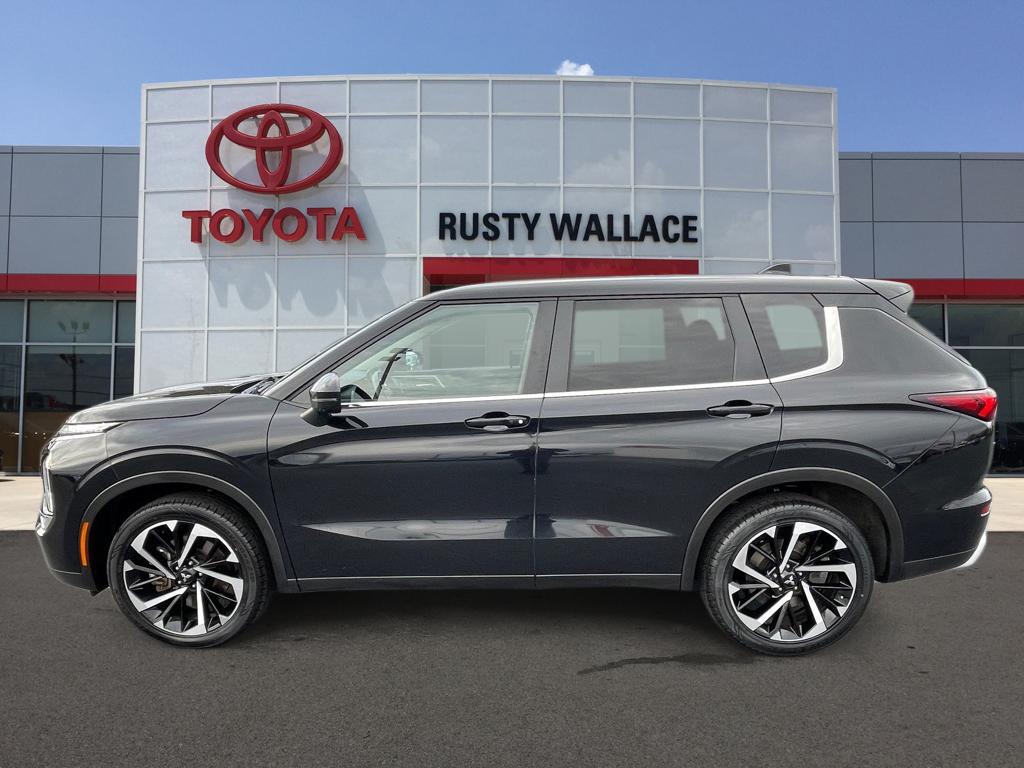 2024 Mitsubishi Outlander SE's photo