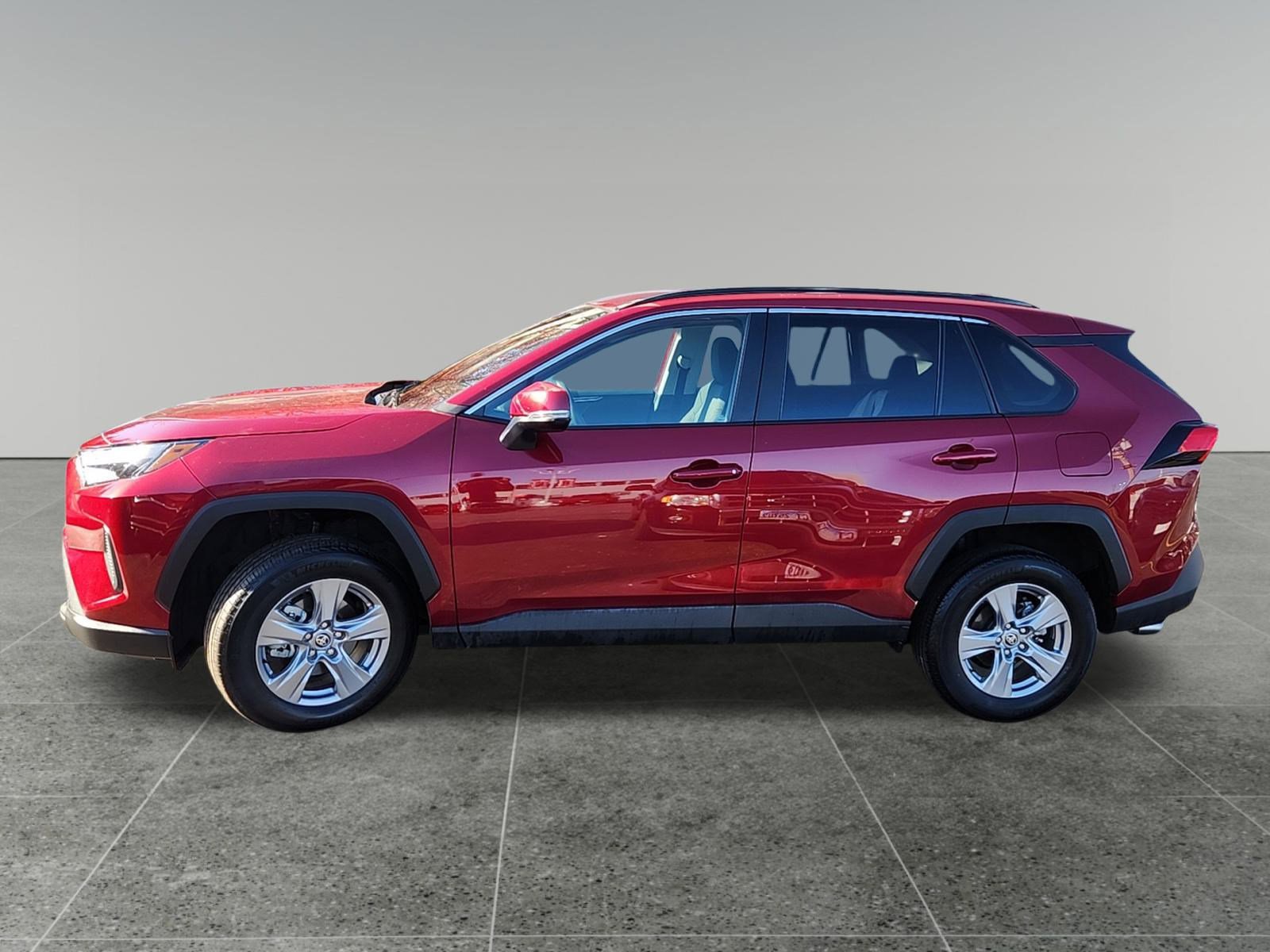 2025 Toyota RAV4 XLE photo 2