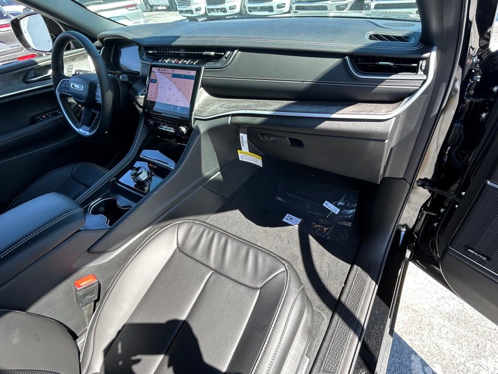 2025 Jeep Grand Cherokee Limited photo 23