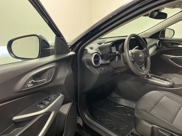 2025 Chevrolet Trax LS photo 16