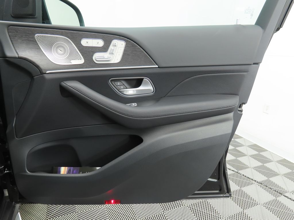 2026 Mercedes Benz GLS 450 4MATIC photo 25