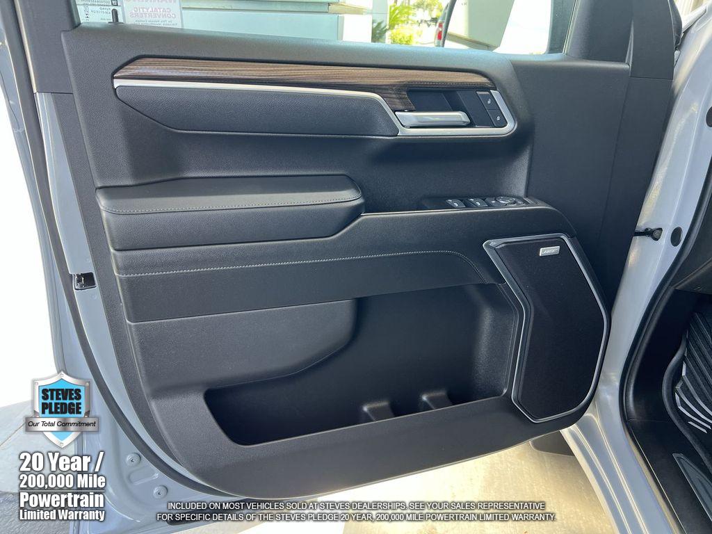2025 Chevrolet Silverado 1500 RST photo 25
