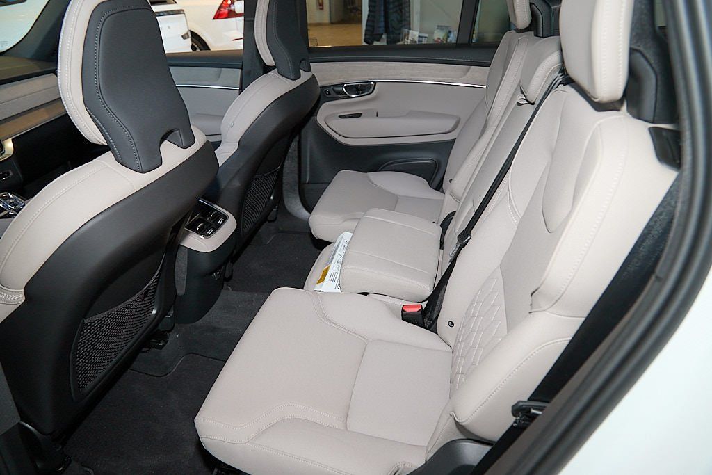 2026 VOLVO XC90 - Image 15