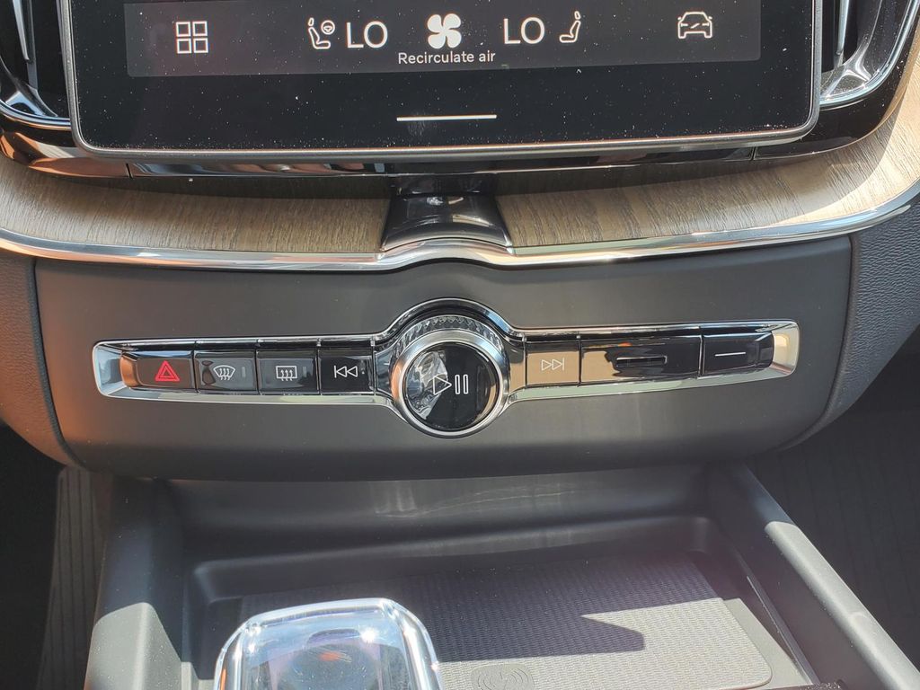 2026 Volvo XC60 B5 Plus photo 15