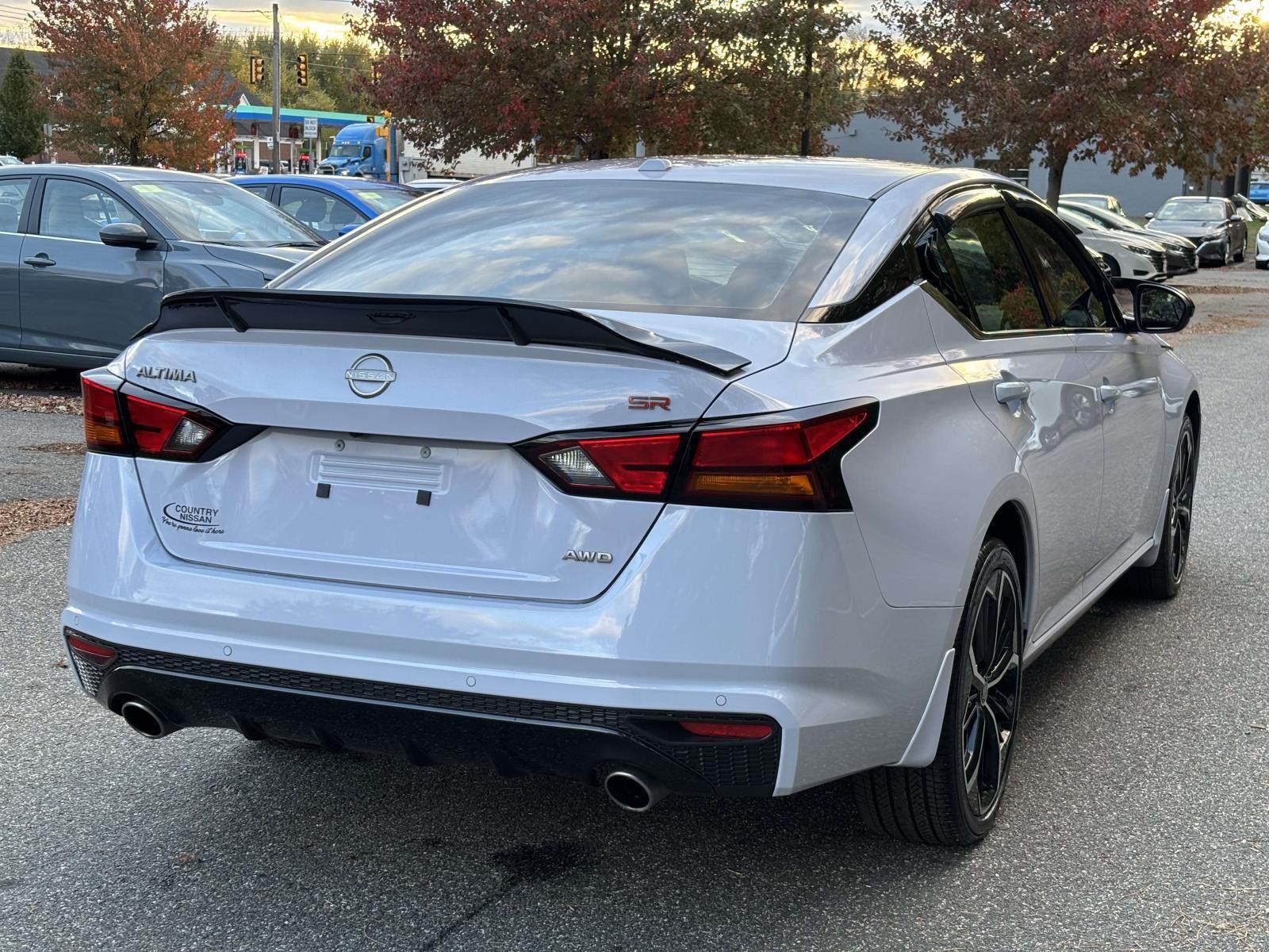 2024 Nissan Altima 2.5 SR photo 3