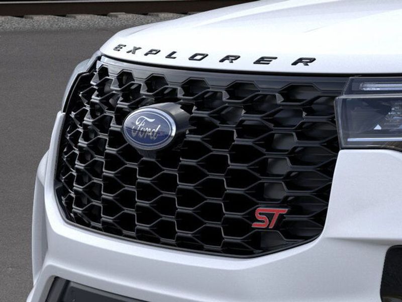 2025 Ford Explorer ST photo 13