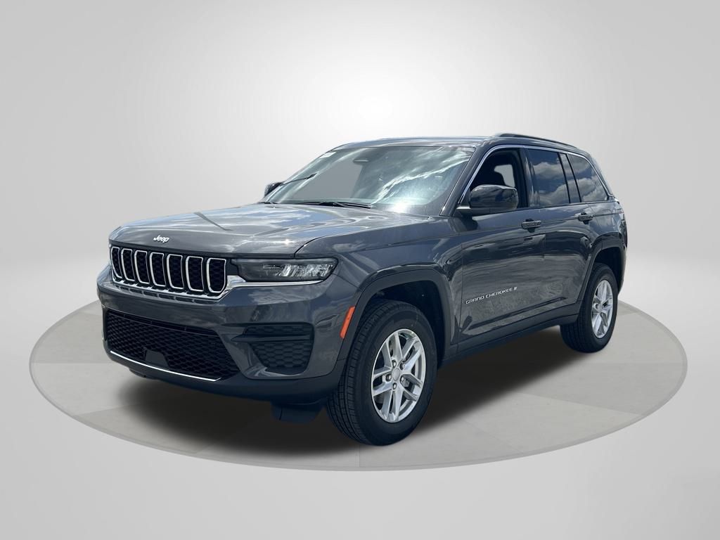 2025 Jeep Grand Cherokee Laredo X photo 2