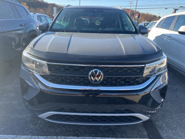 2023 Volkswagen Taos SE photo 2