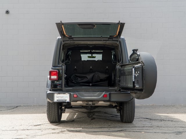 2022 Jeep Wrangler Unlimited Sahara photo 14