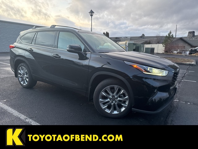 2023 Toyota Highlander Limited's photo
