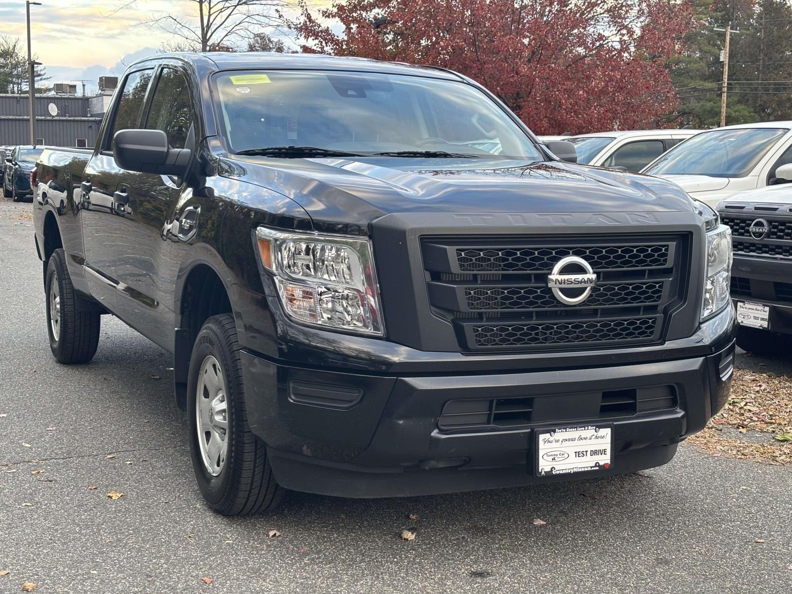 2022 Nissan Titan S photo 2