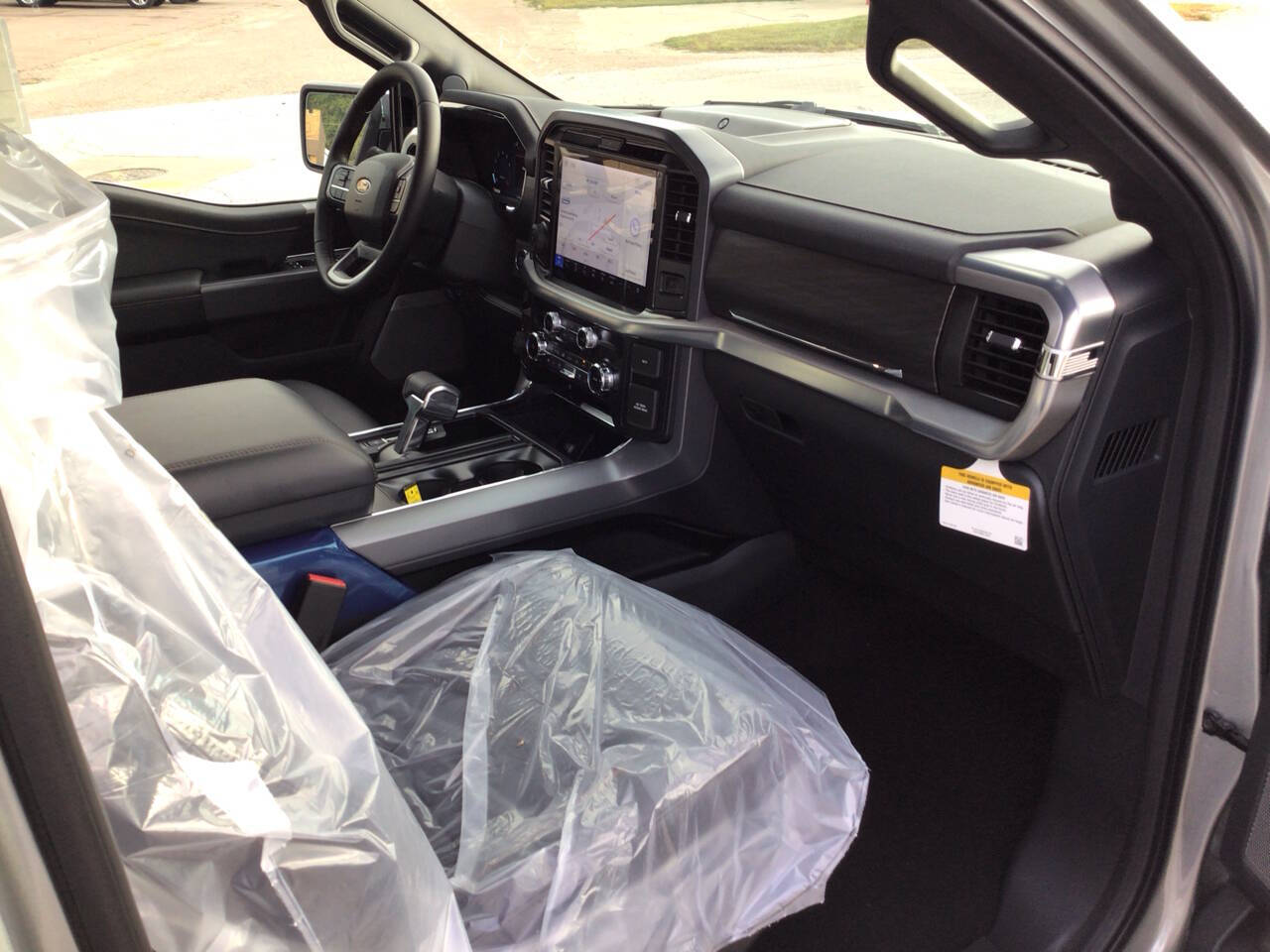 2025 Ford F-150 Lariat photo 9