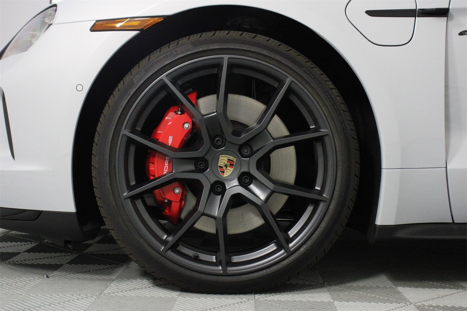 2026 Porsche Taycan GTS photo 16