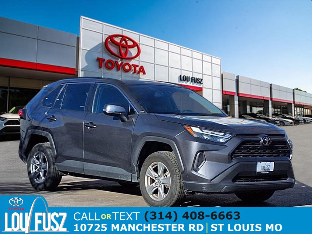2024 Toyota RAV4 XLE's photo