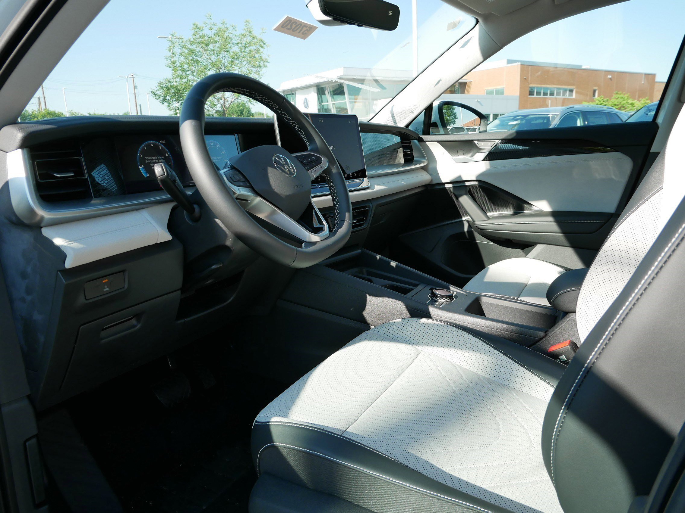 2025 Volkswagen Tiguan SE photo 3