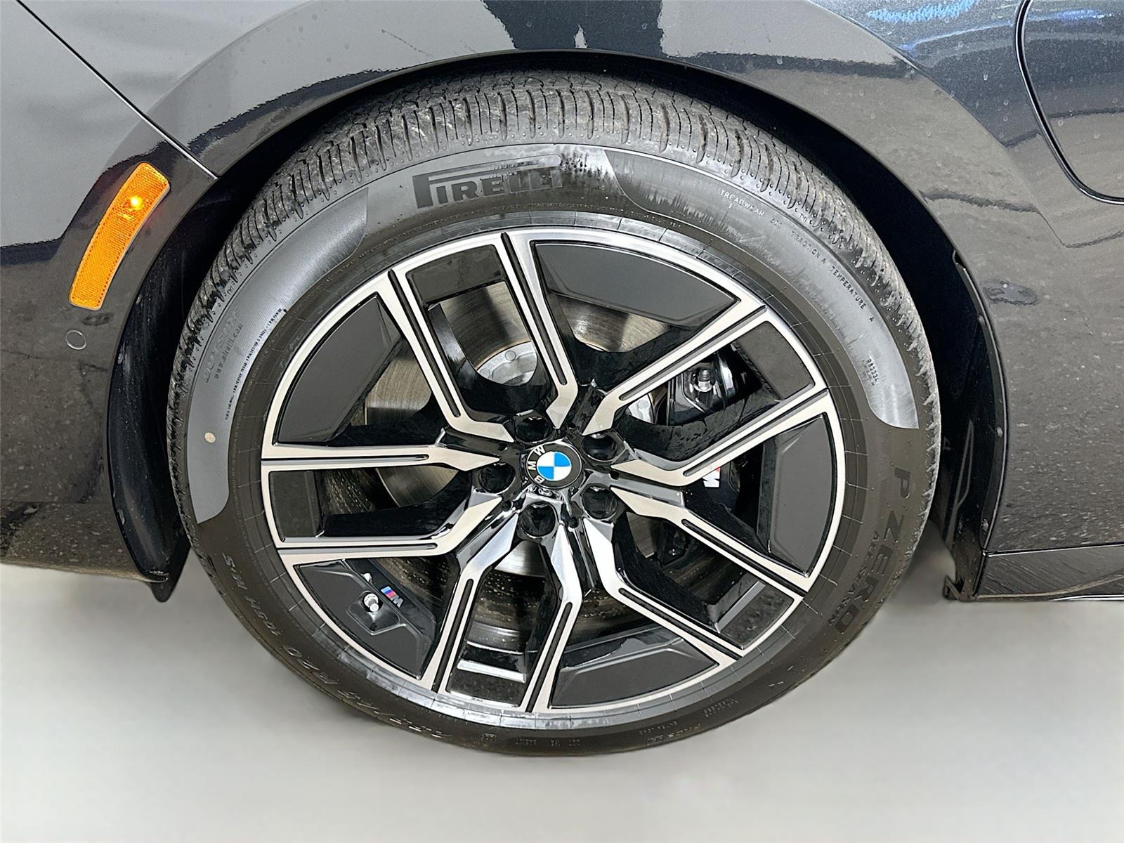 2026 Bmw 750e photo 31