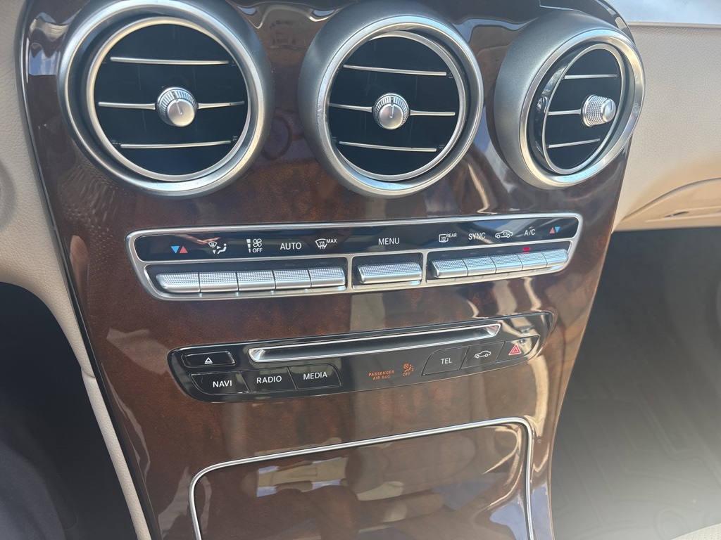 2016 Mercedes Benz GLC 300 4MATIC photo 19