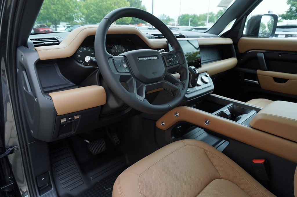 2025 Land Rover Defender 110 X-Dynamic SE photo 10