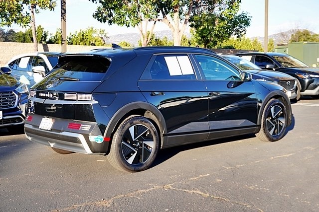 Used 2025 Black Hyundai SEL image 7