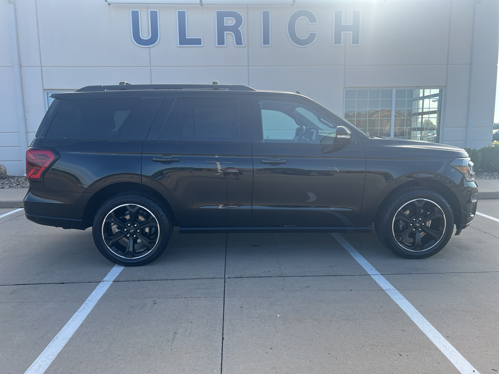 2022 Ford Expedition Limited photo 8