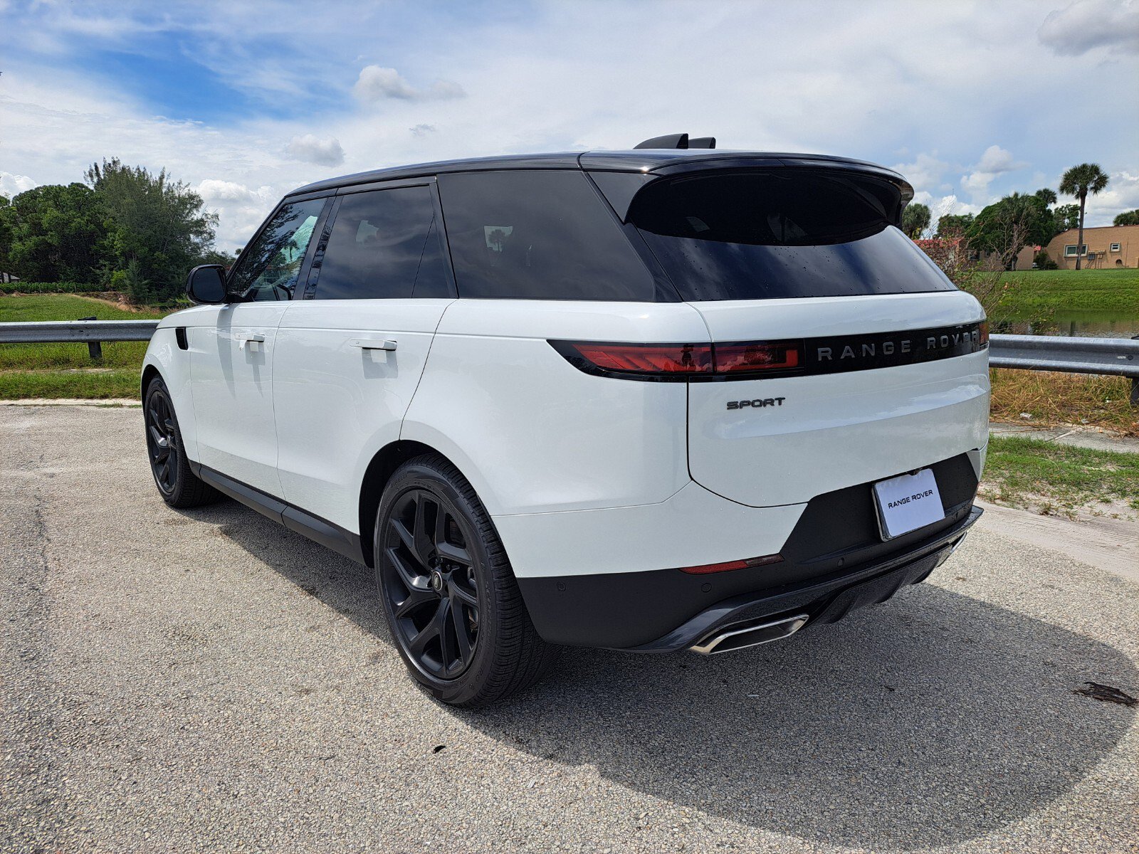 2025 Land Rover Range Rover Sport SE photo 2