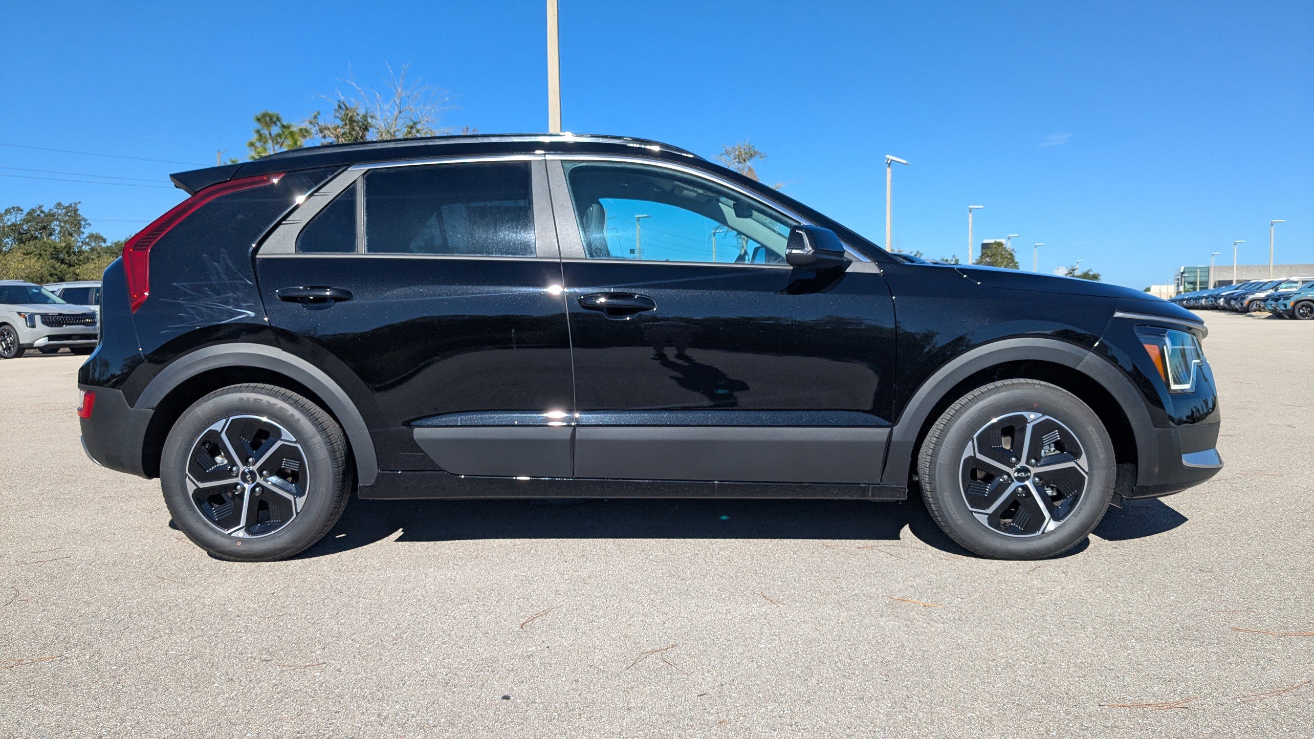 2025 Kia Niro Plug-In Hybrid EX photo 4
