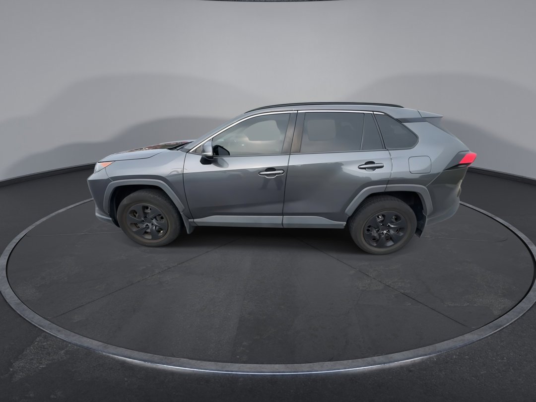 2019 Toyota RAV4 LE photo 5