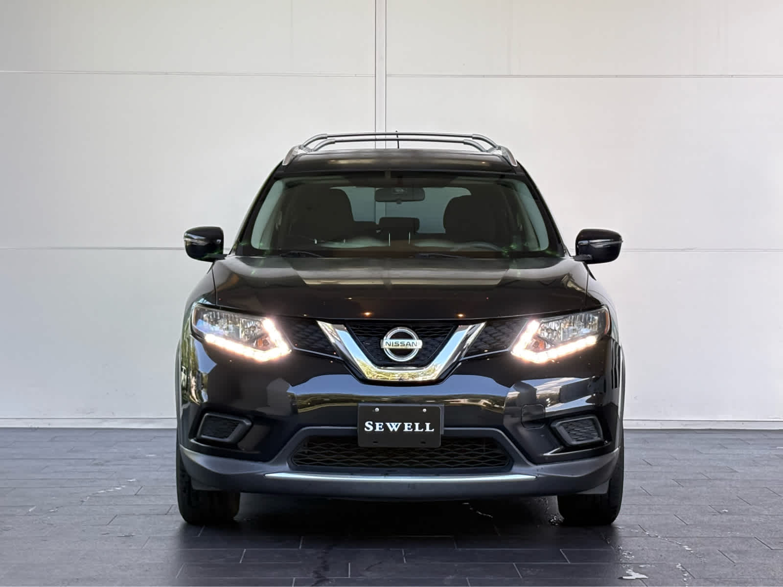 2016 Nissan Rogue SV photo 2