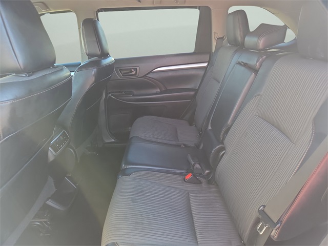2018 Toyota Highlander LE Plus photo 25