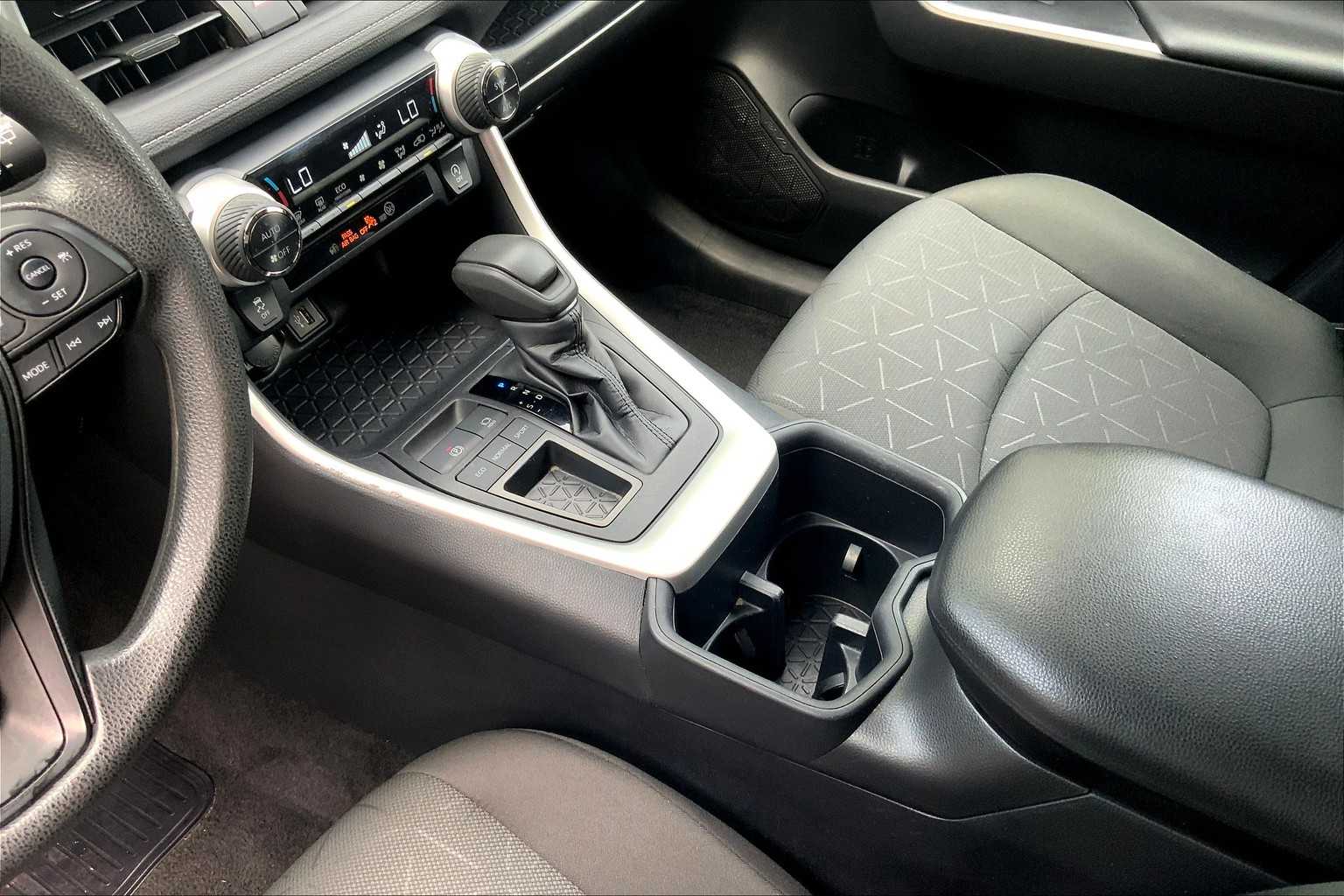 2024 Toyota RAV4 XLE photo 15