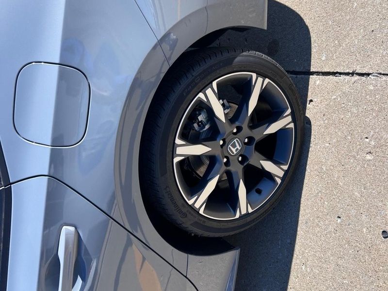 2026 Honda Civic Hybrid Sport Touring photo 4