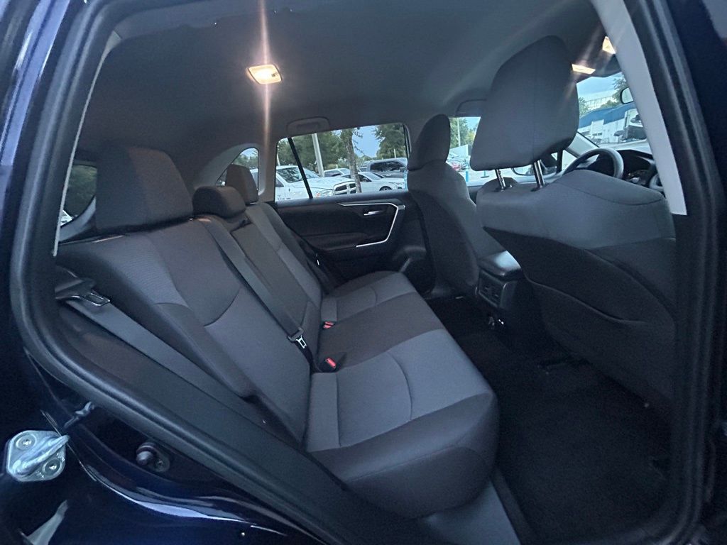2024 Toyota RAV4 XLE photo 28