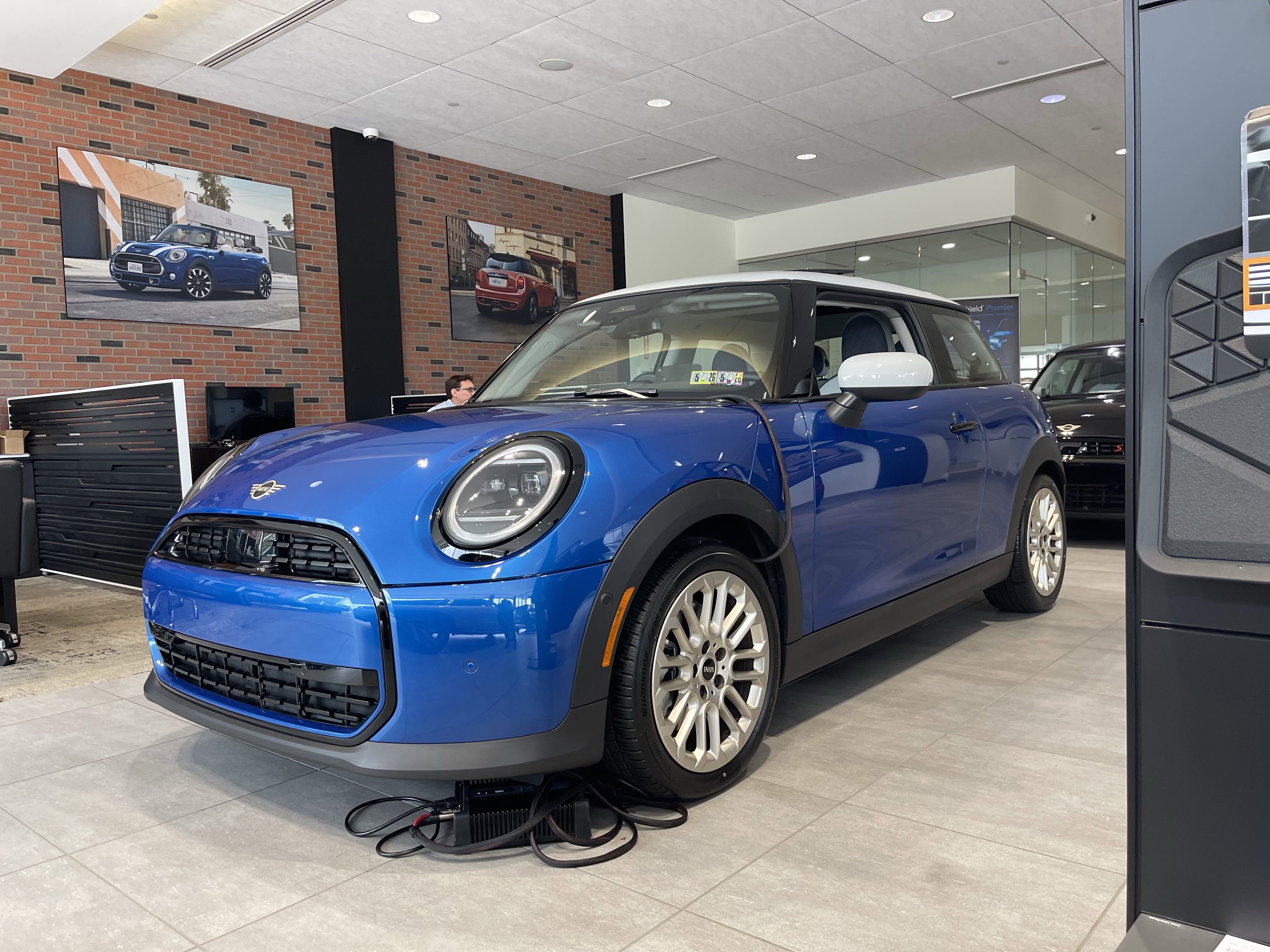 2025 Mini Cooper Hardtop 2 Door photo 2
