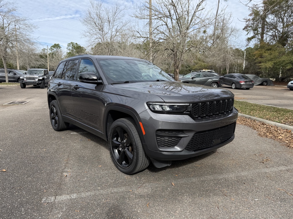 2023 Jeep Grand Cherokee Altitude's photo