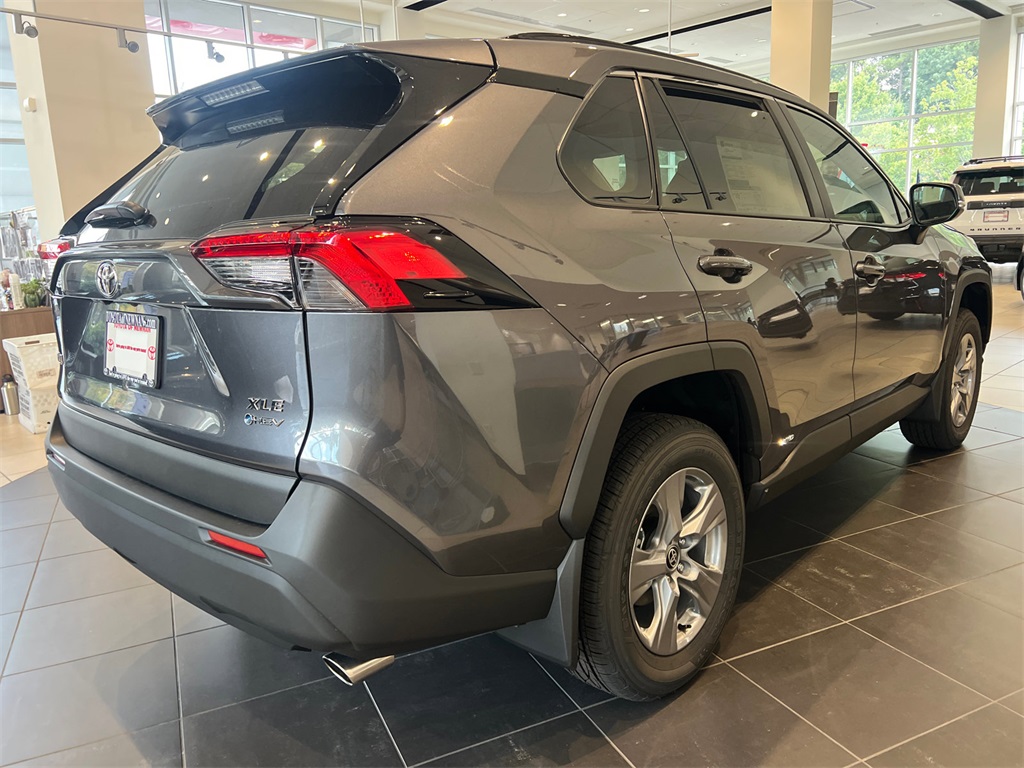 2025 Toyota RAV4 Hybrid XLE photo 3