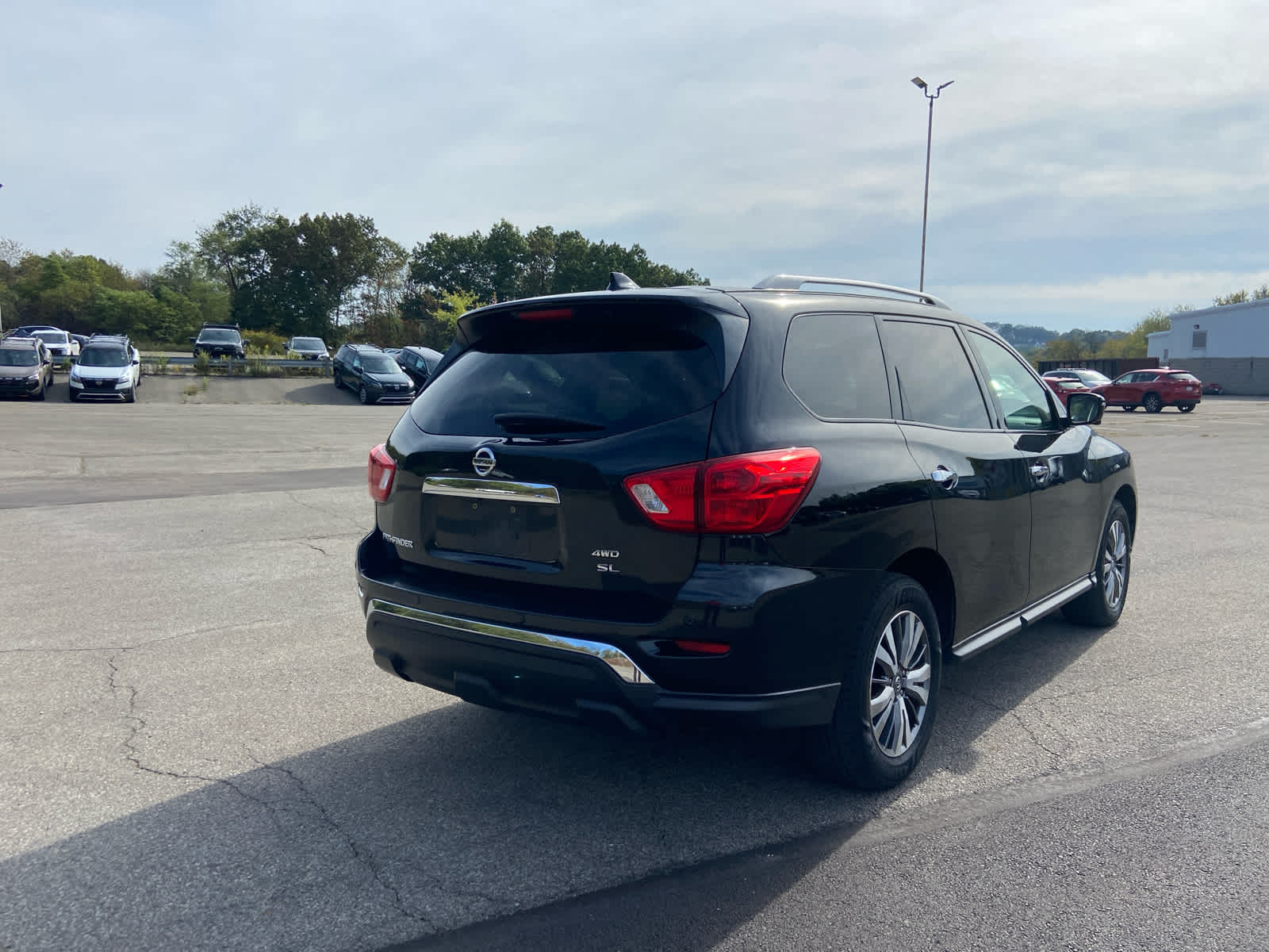 2019 Nissan Pathfinder SL photo 3