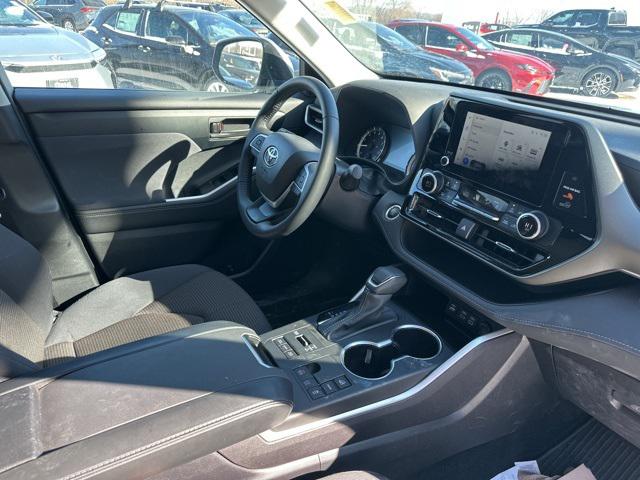 2024 Toyota Highlander LE photo 20
