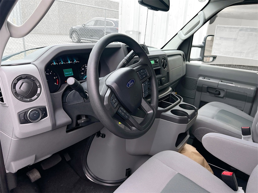 2025 Ford E-350 Base photo 3