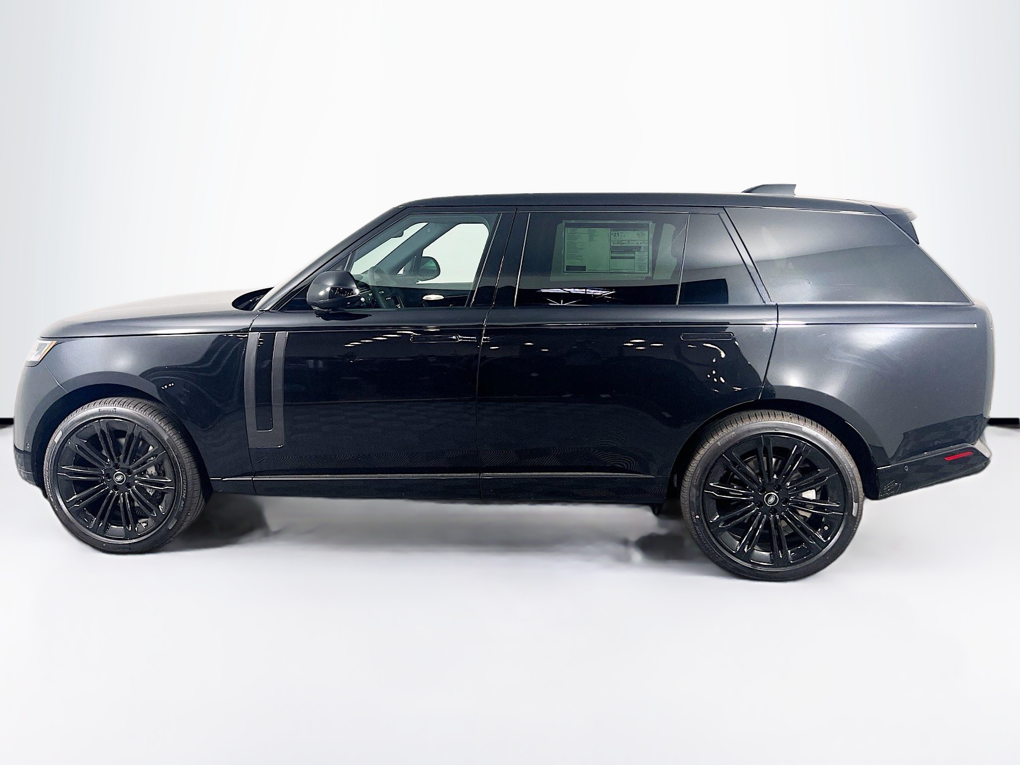 2025 Land Rover Range Rover SE photo 6