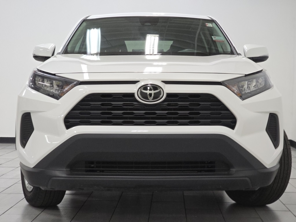 2022 Toyota RAV4 LE photo 11