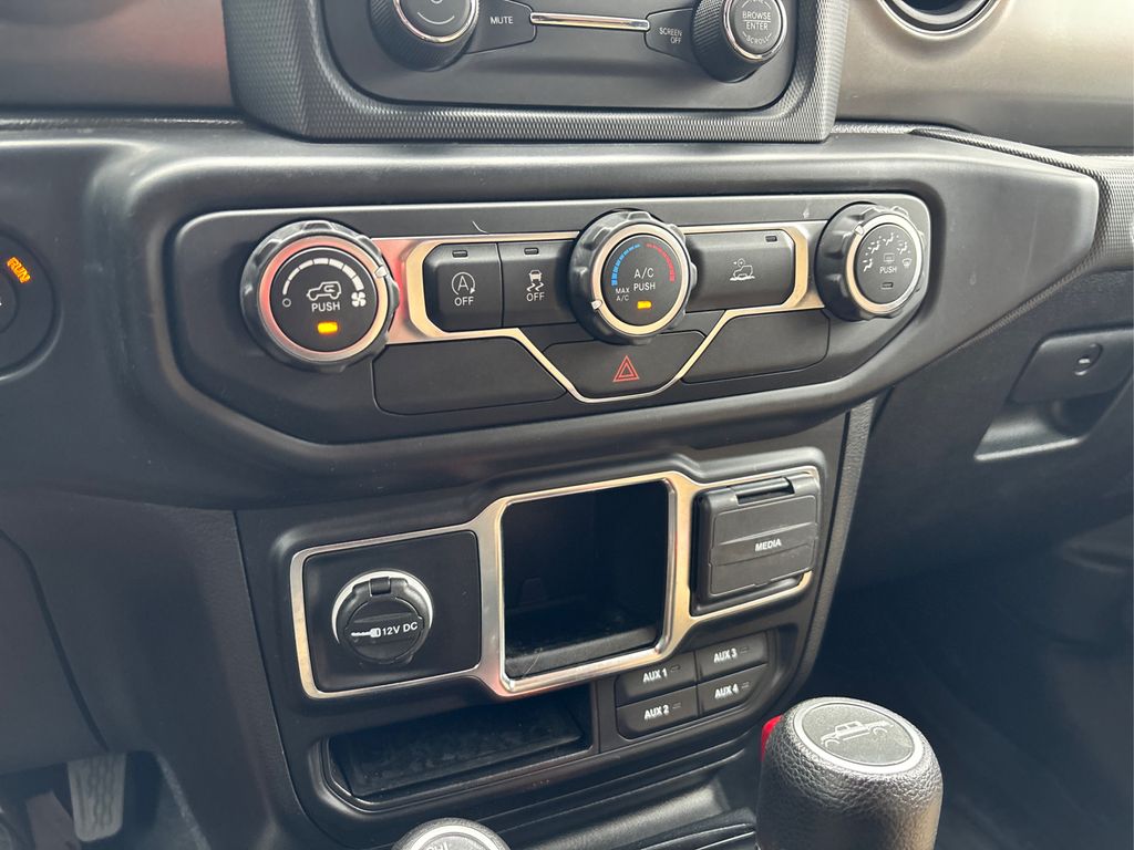 2021 Jeep Gladiator Sport photo 25