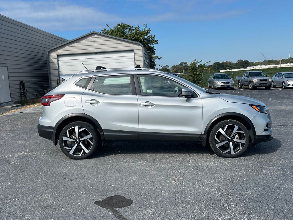 2022 Nissan Rogue Sport SL photo 2